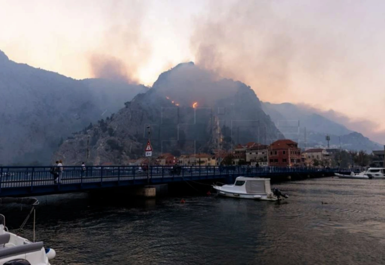 Građanima koji su ostali bez kuća u Omišu osigurani kontejneri
