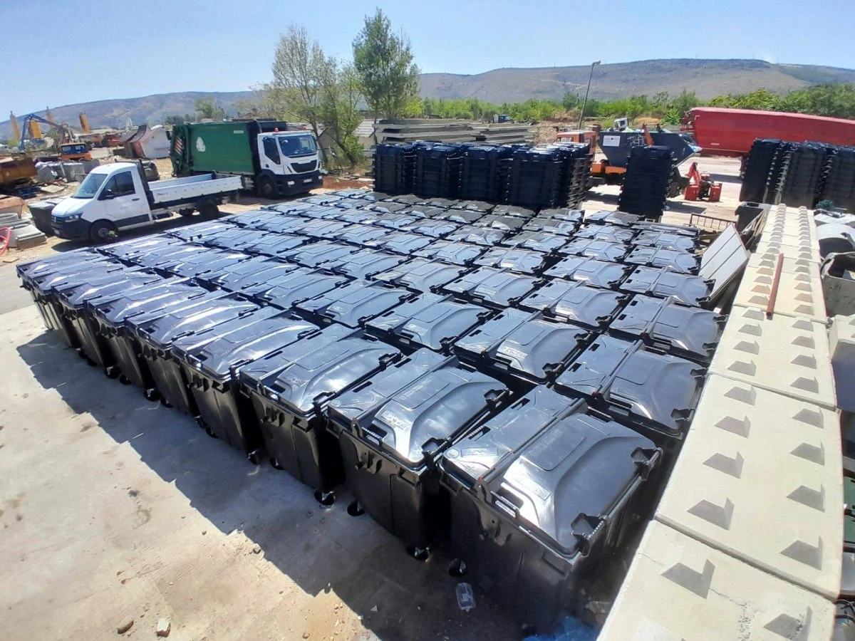 Mostar: Na ulicama 700 novih kontejnera