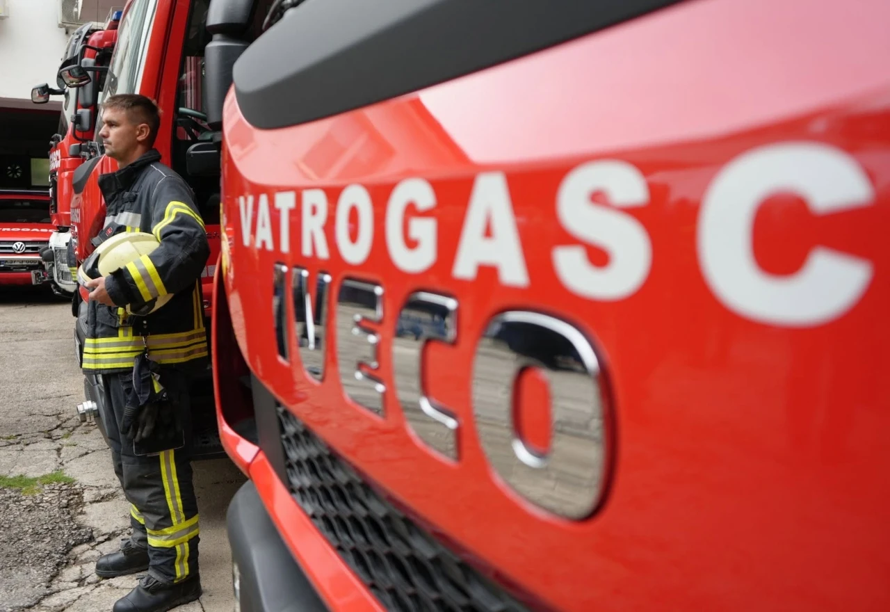 Mostarski vatrogasci u akciji: Gase požar na Bišću