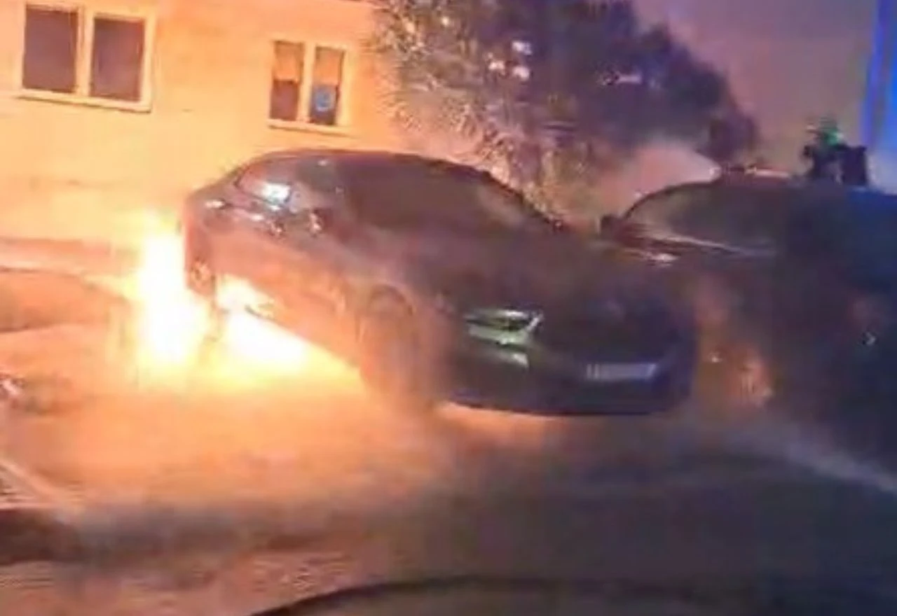 Mercedes izgorio, sumnja se da je požar podmetnut