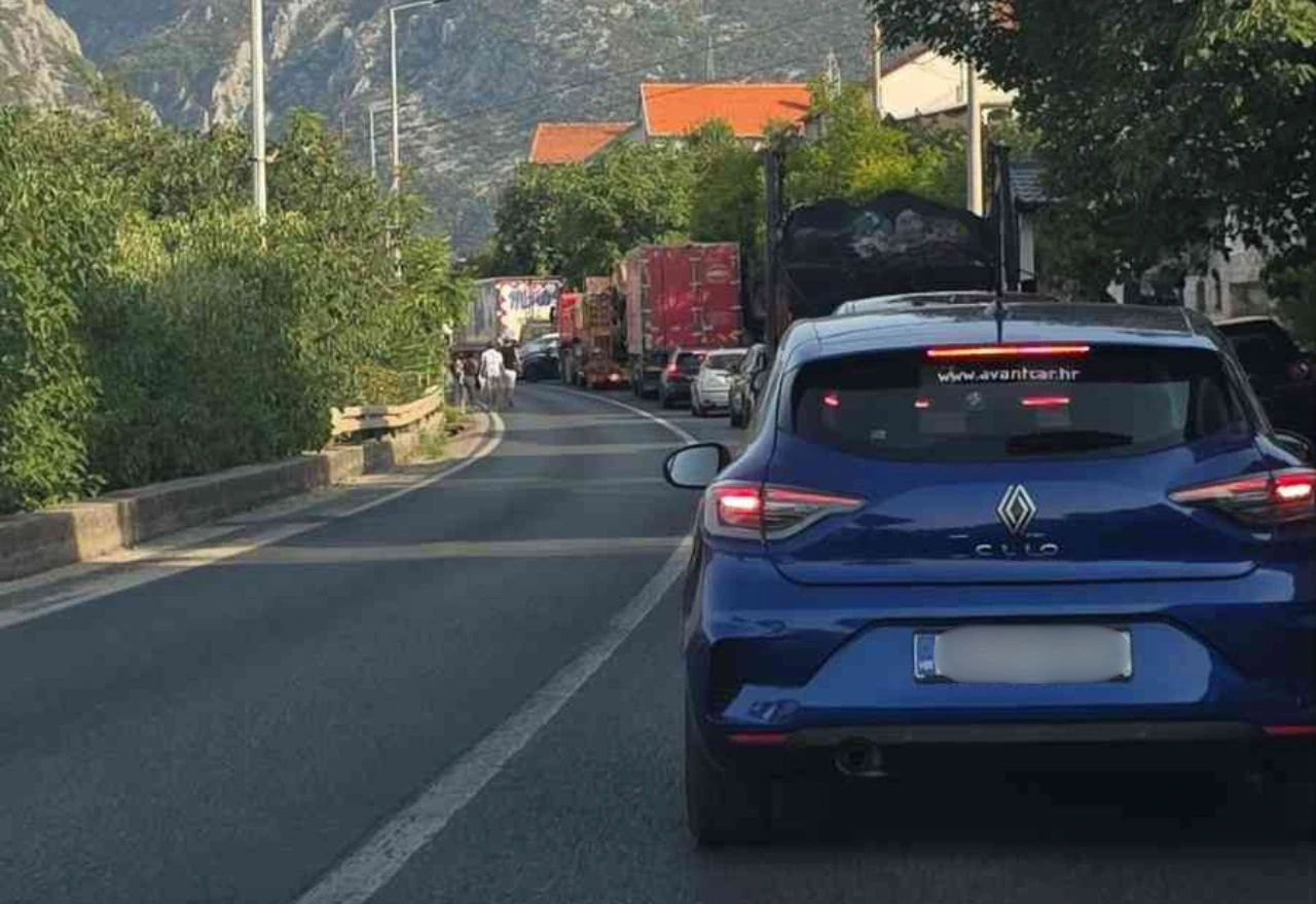 Jedna osoba poginula u Mostaru, zatvorena je cesta M-17