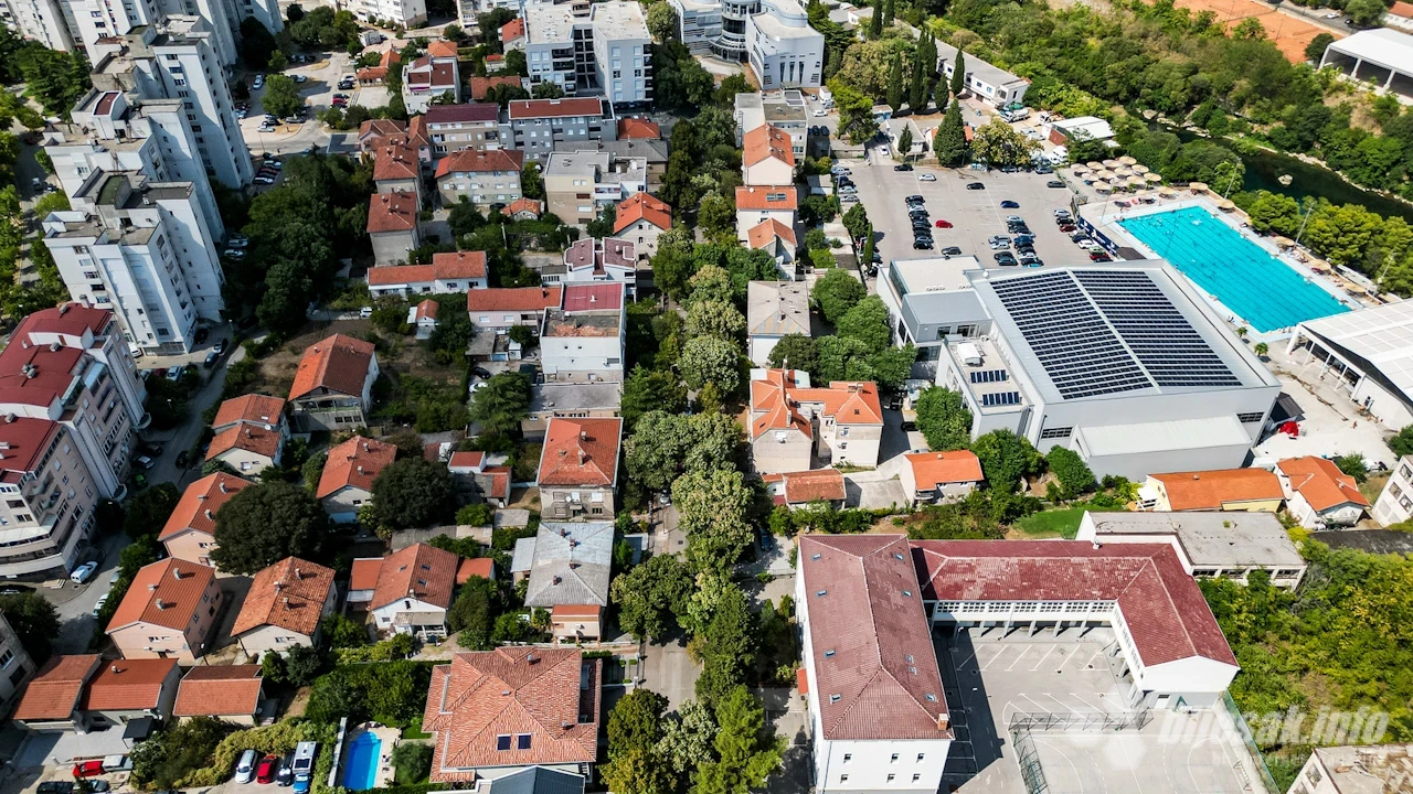 Zelenilo u Ulici Alekse Šantića