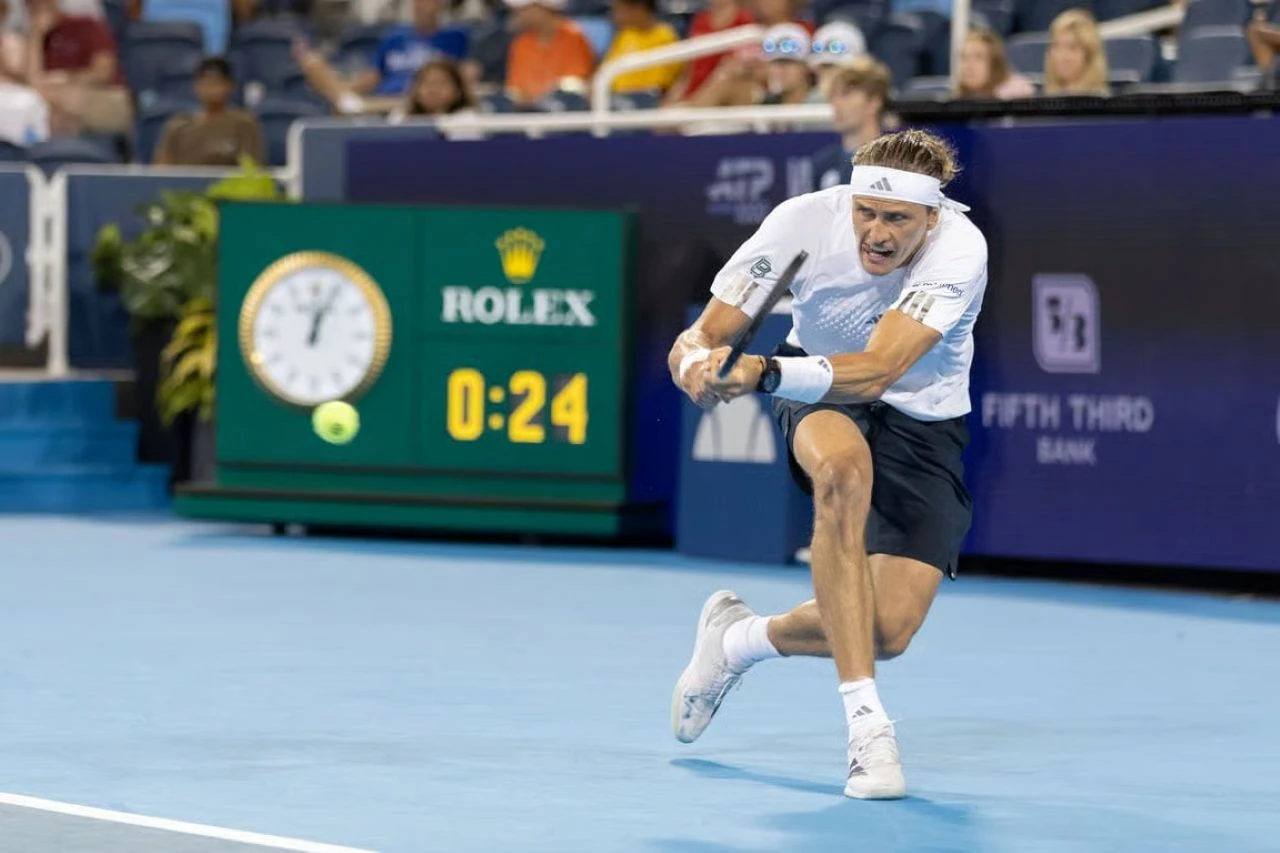Zverev morao napustiti teren jer se previše znojio