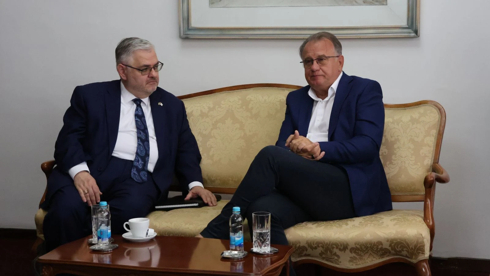 Nikšić razgovarao s Crishockom: Otvorena pitanja rješavati dijalogom