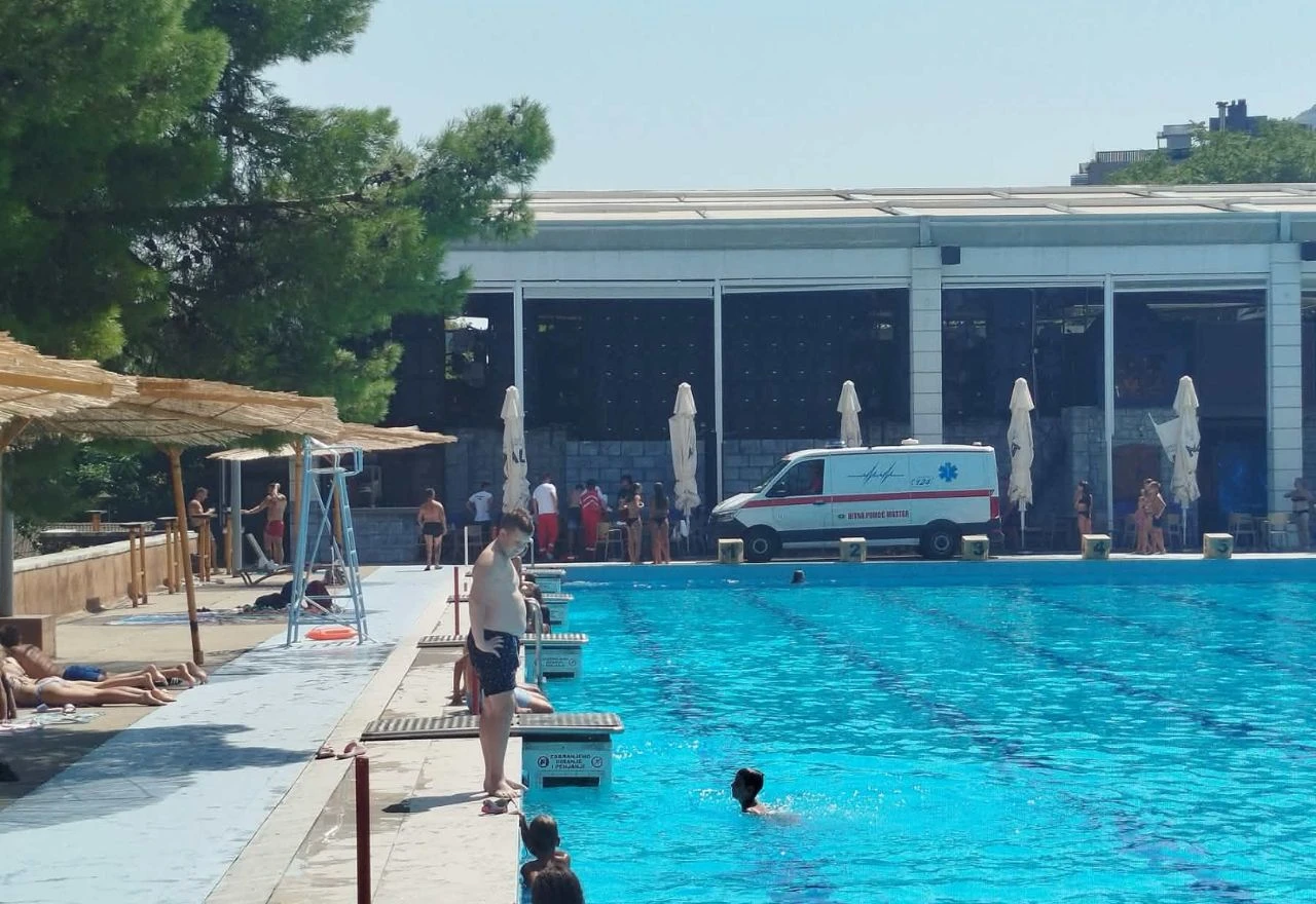 Ozlijeđen kupač na gradskom bazenu u Mostaru, prevezen u SKB Mostar
