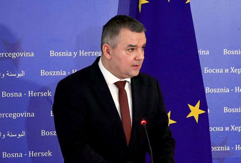 Bunoza: Grlić Radman je u pravu, tjerali su lisicu a istjerali King Konga