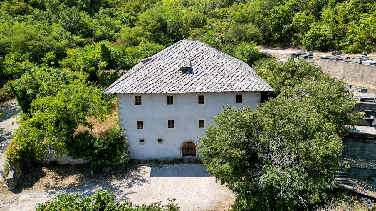 FOTO | Kako je, na okrajku Mostara, zasvirao prvi glasovir u Bosni i Hercegovini