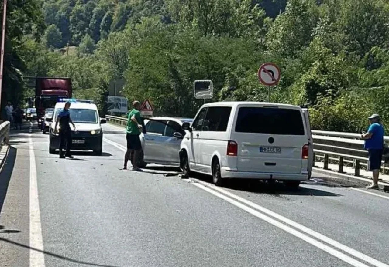 Tri osobe ozlijeđene u sudaru na M-17