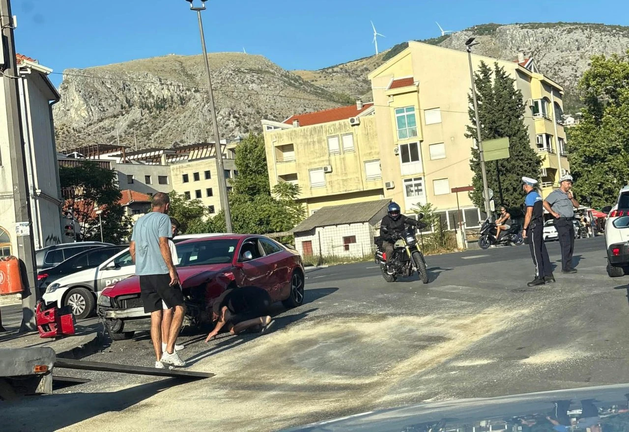 Vozilo sletjelo s ceste kod Franjevačke crkve, promet otežan