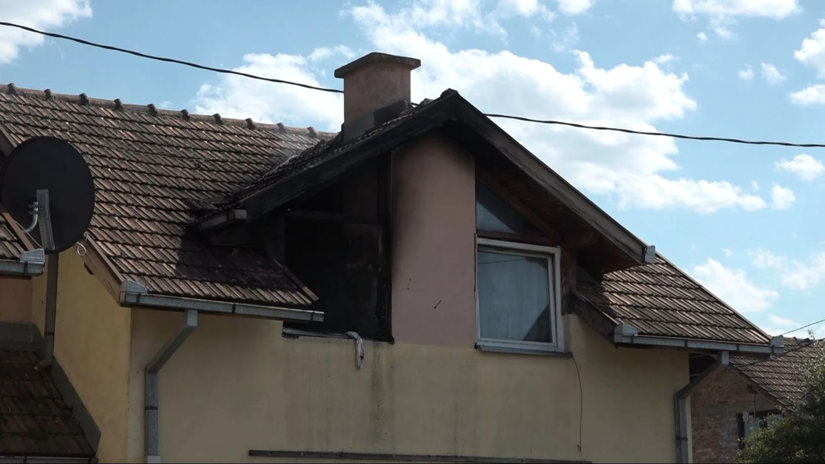 Skočio kroz prozor pokušavajući spasiti jednogodišnje dijete, samohrana majka petero djece ostala bez doma