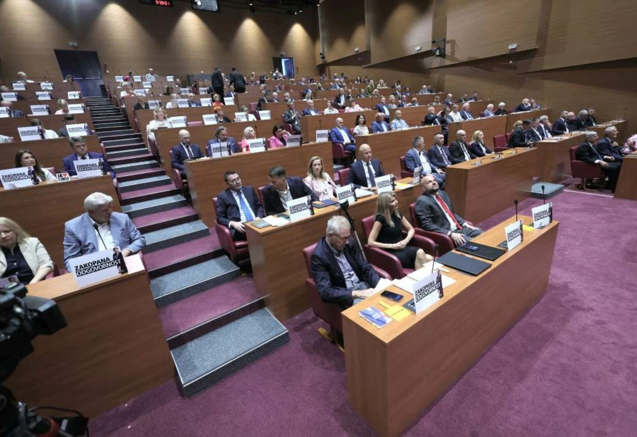 Žestoko u Hrvatskom saboru: "Uništavate sveto hrvatsko tlo u koje se toliko kunete"