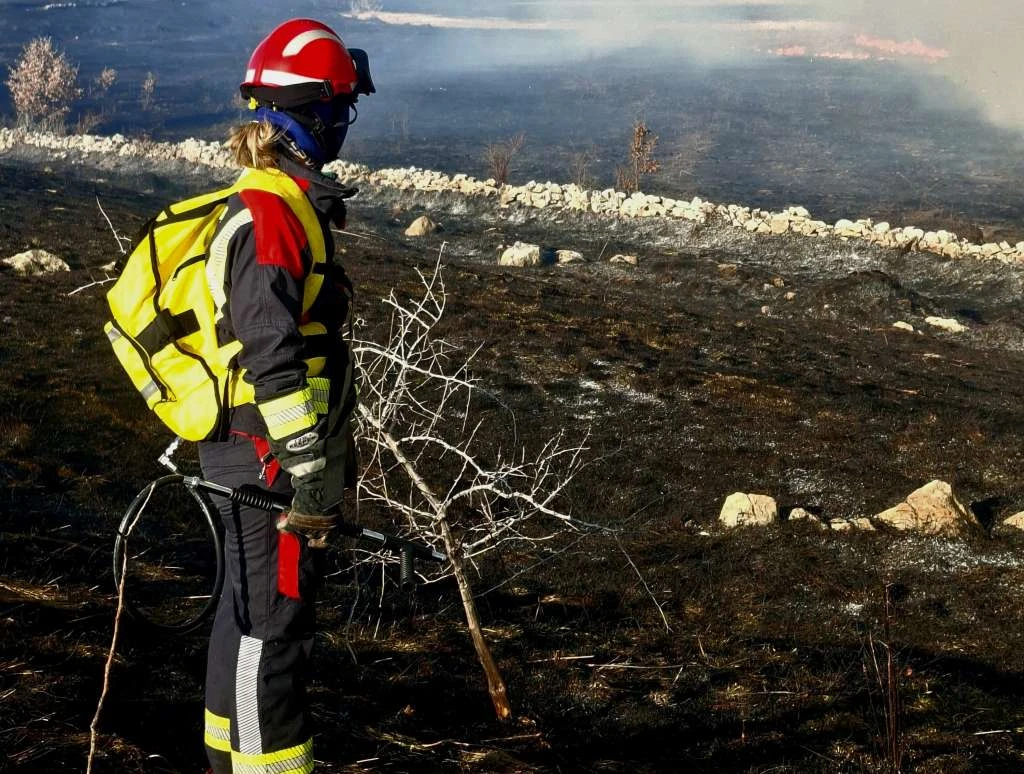 Lara Gvozden iz Lištana kod Livna, 21-godišnja članica DVD-a Sveta Ana Lištani, dva dana je sudjelovala u gašenju velikog požara kod Bosanskog Grahova.