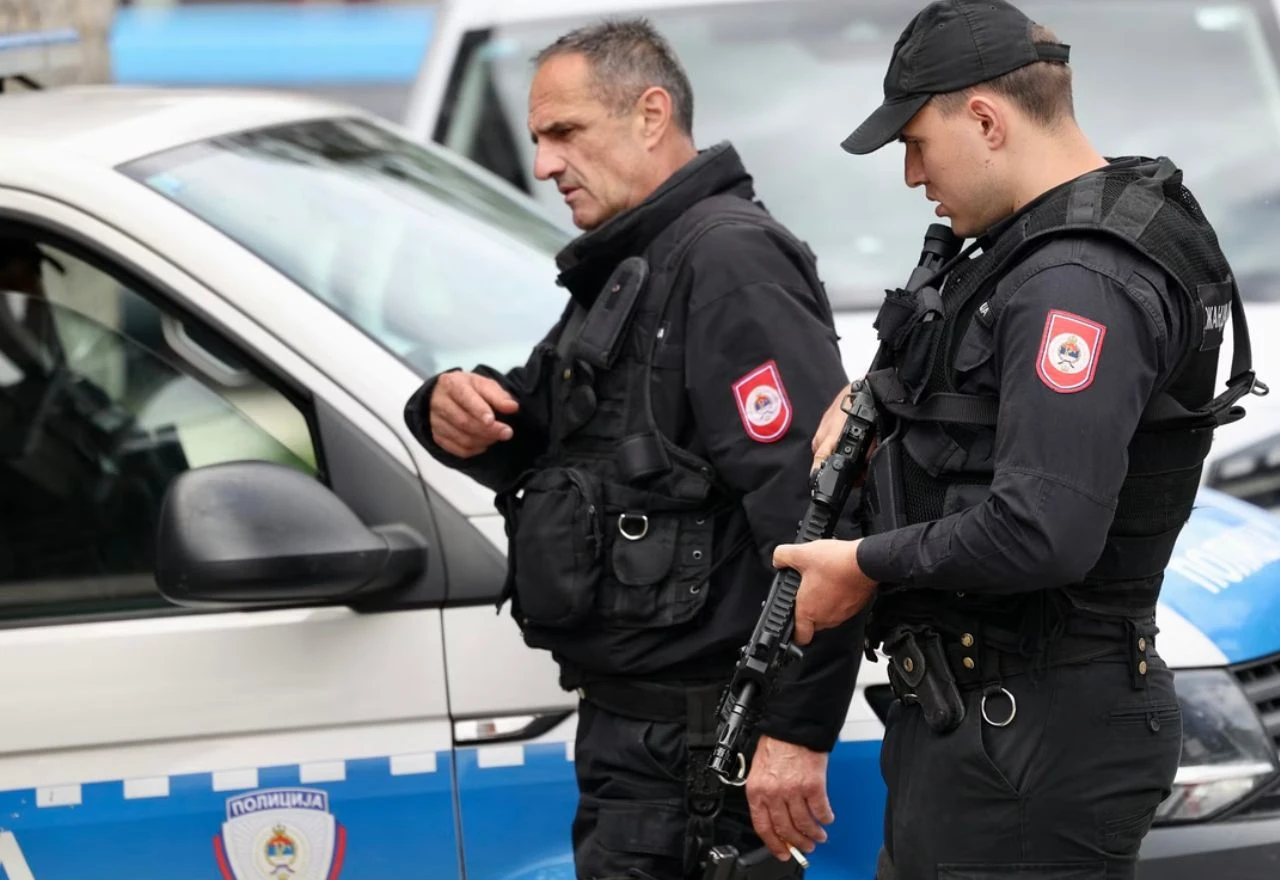 Prijetio gostima u kafiću pa se vratio s oružjem