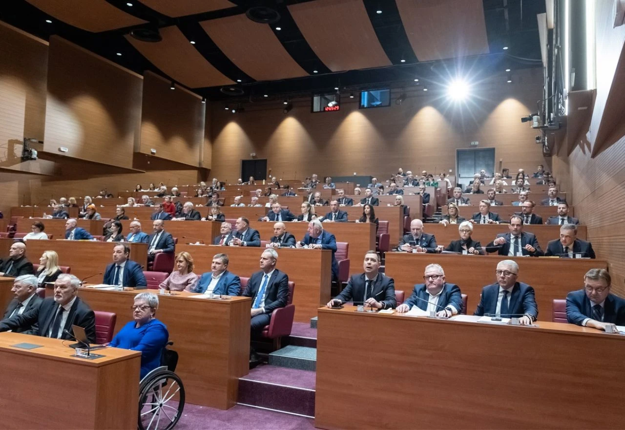 HDZ odbio prijedloge za Gospić, oporba se ujedinila i pozvala na prosvjed