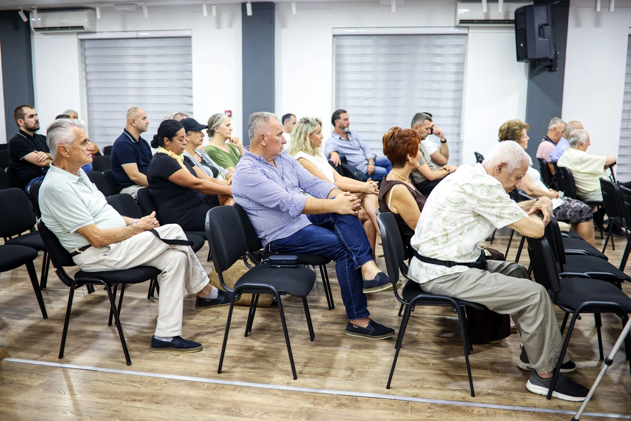 U Centru za kulturu u Mostaru održano je predstavljanje knjige “Stolac – prešućeni zločin“, koautora Nermina Bise i Aziza Tafre