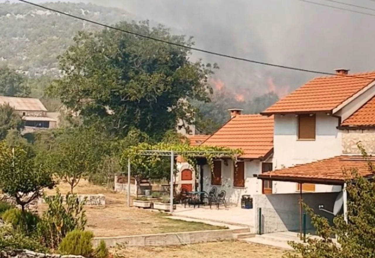 VIDEO | Kritično kod Trebinja: Požari na više lokacija, zatvorena cesta