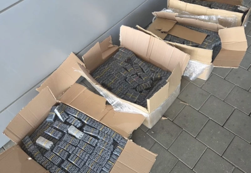 Carinicima rekao da prevozi klime, u kutijama pronašli preko 200 tisuća tableta