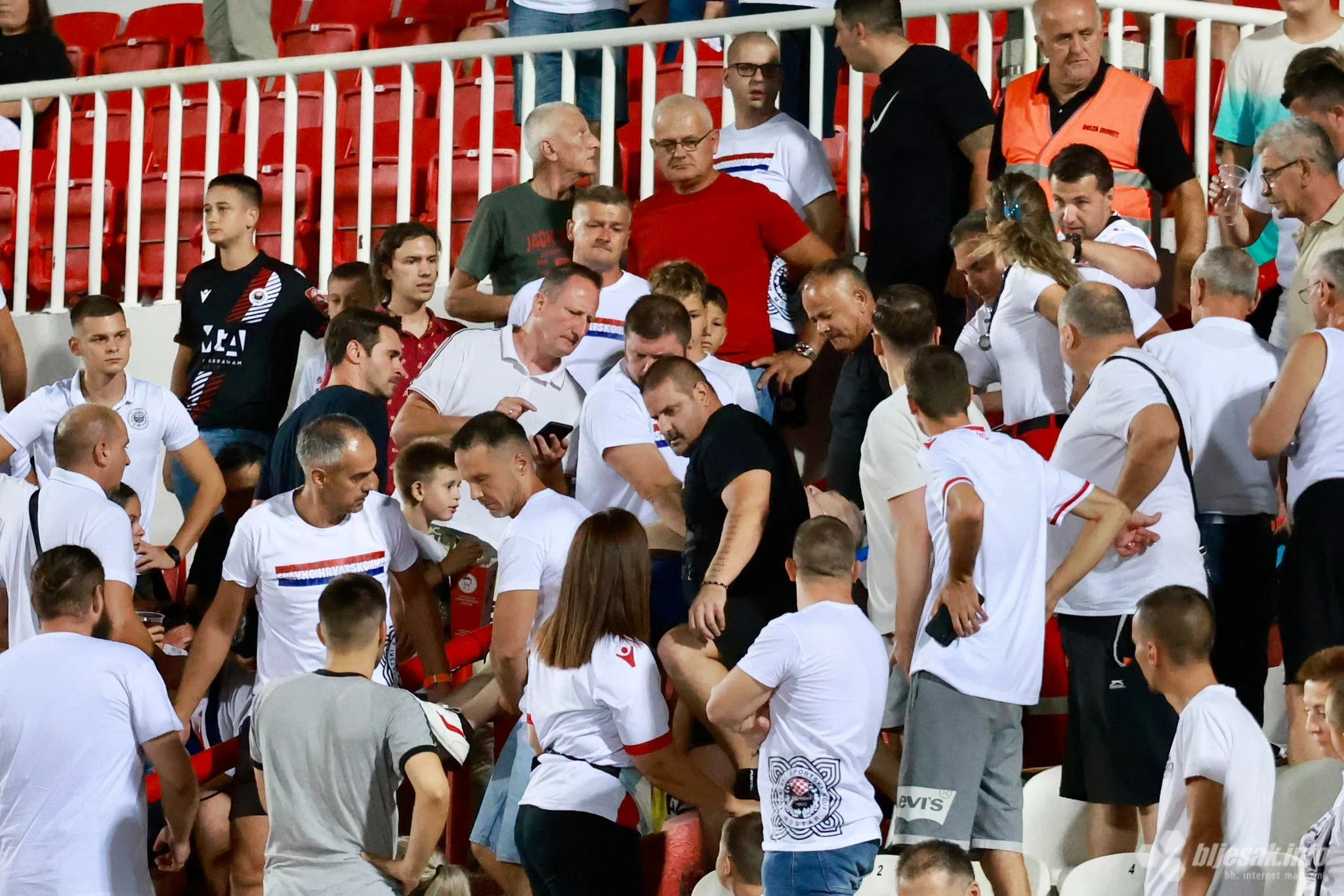 Herojska reakcija na stadionu: Liječnici i građani priskočili u pomoć navijaču Zrinjskog