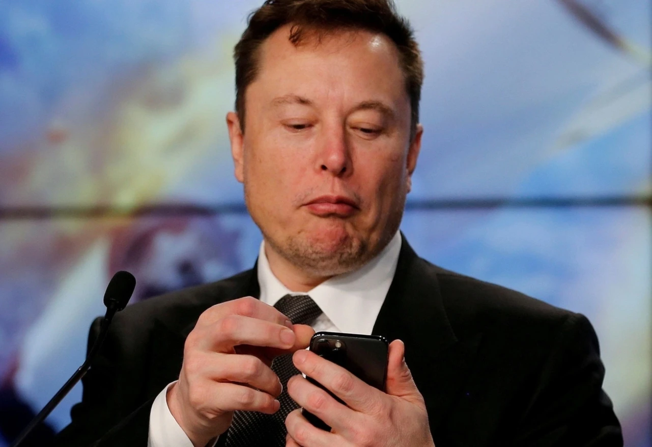 Musk najavio veliki zaokret Starlinka: Jedan račun za kućni internet i mobitel, signal izravno iz svemira
