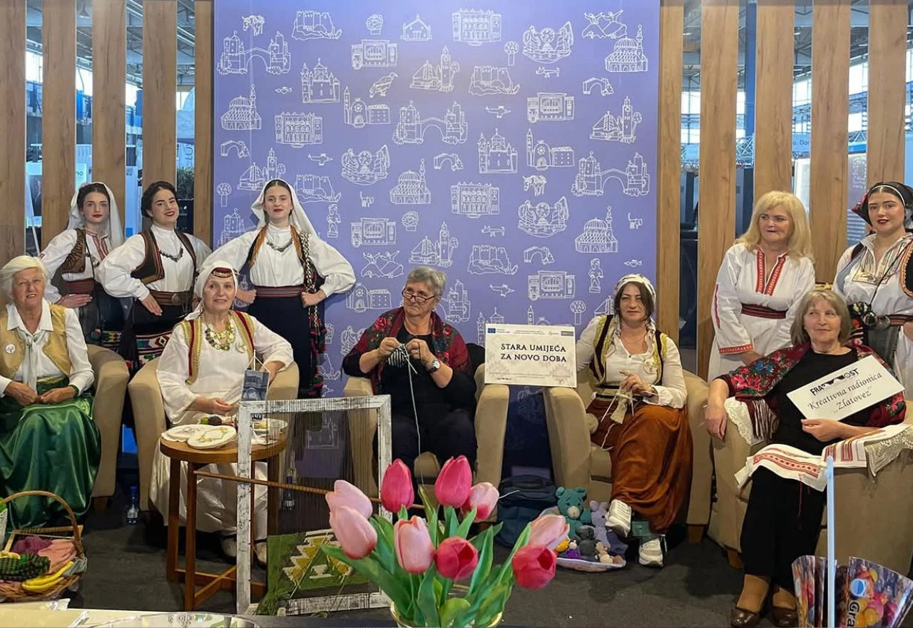 Žene iz Gnojnica čuvaju zlatovez i tkanje