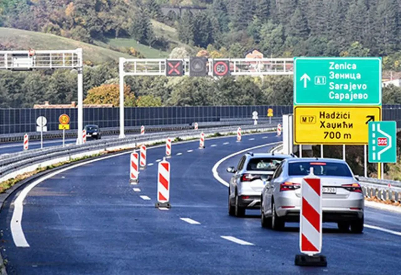Dvije osobe ozlijeđene u nesreći na A1, zatvoreni ulazi kod Zenice i Lašve