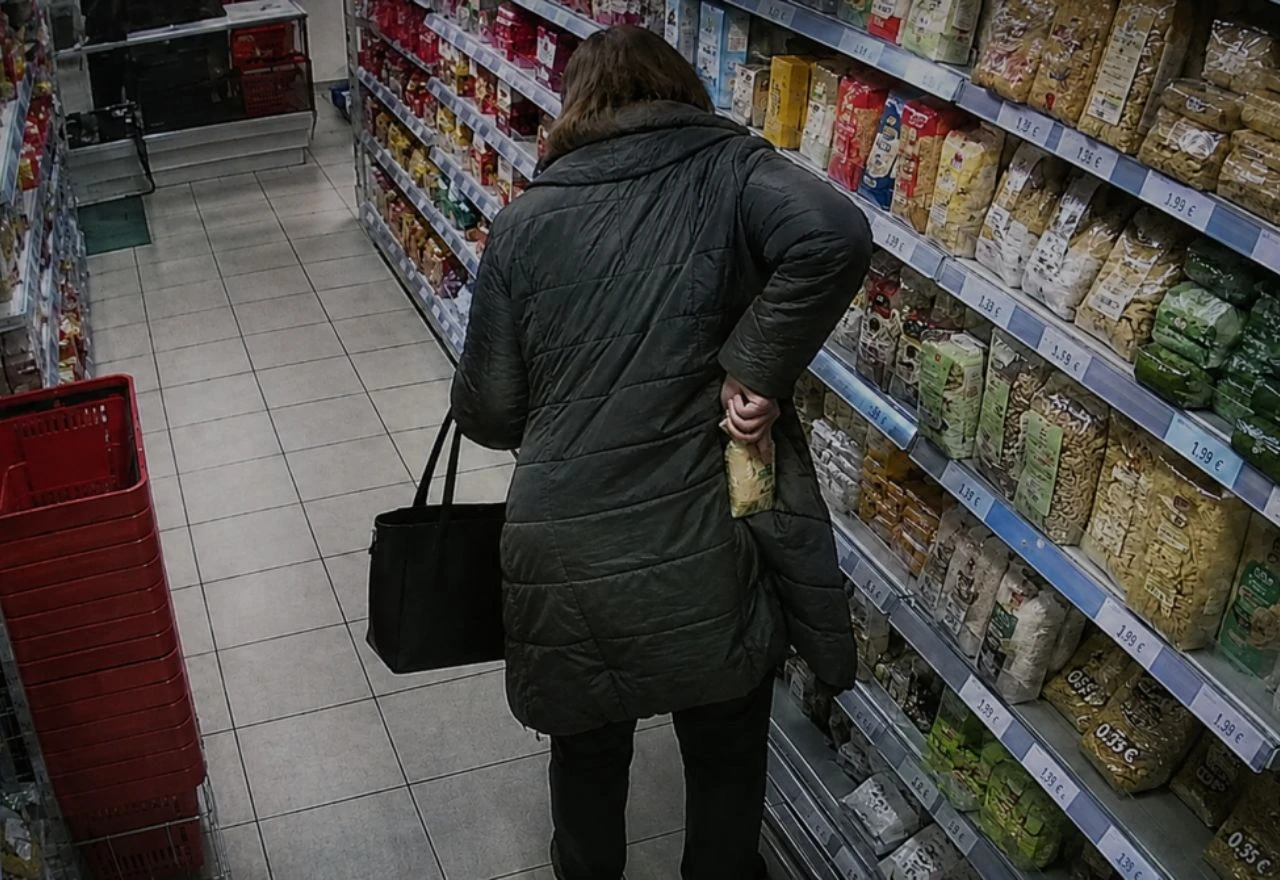 Majku petero djece izrešetali s osam metaka: Kad je izašla iz bolnice nastavila po starom