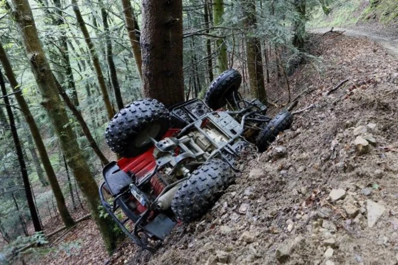 Dvije osobe teško ozlijeđene na Bjelašnici: Quadom udarili u stablo