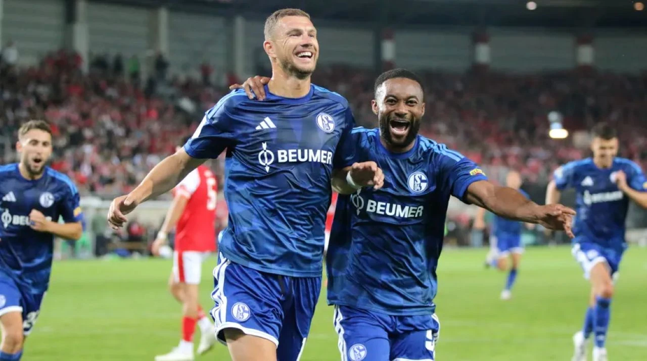 Schalke prošao u Kupui tek nakon produžetaka, Džeko dvostruki strijelac