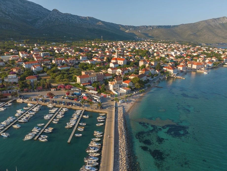 U sjeni Pelješkog mosta rastu mala mjesta: Turisti sve više biraju Komarnu, Klek i Pelješac