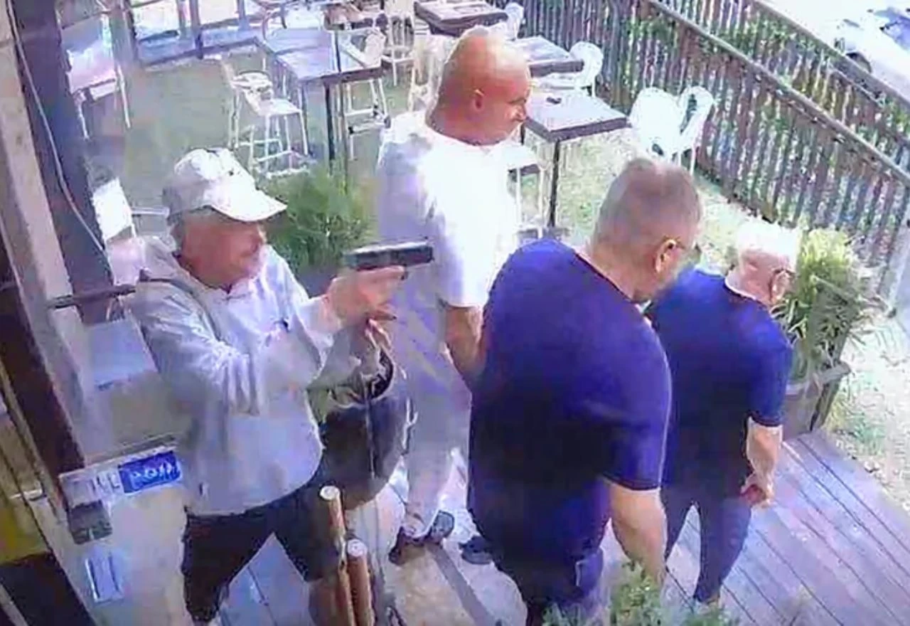VIDEO | Ubojica prišao izraelskom mafijašu s leđa i pucao mu u glavu