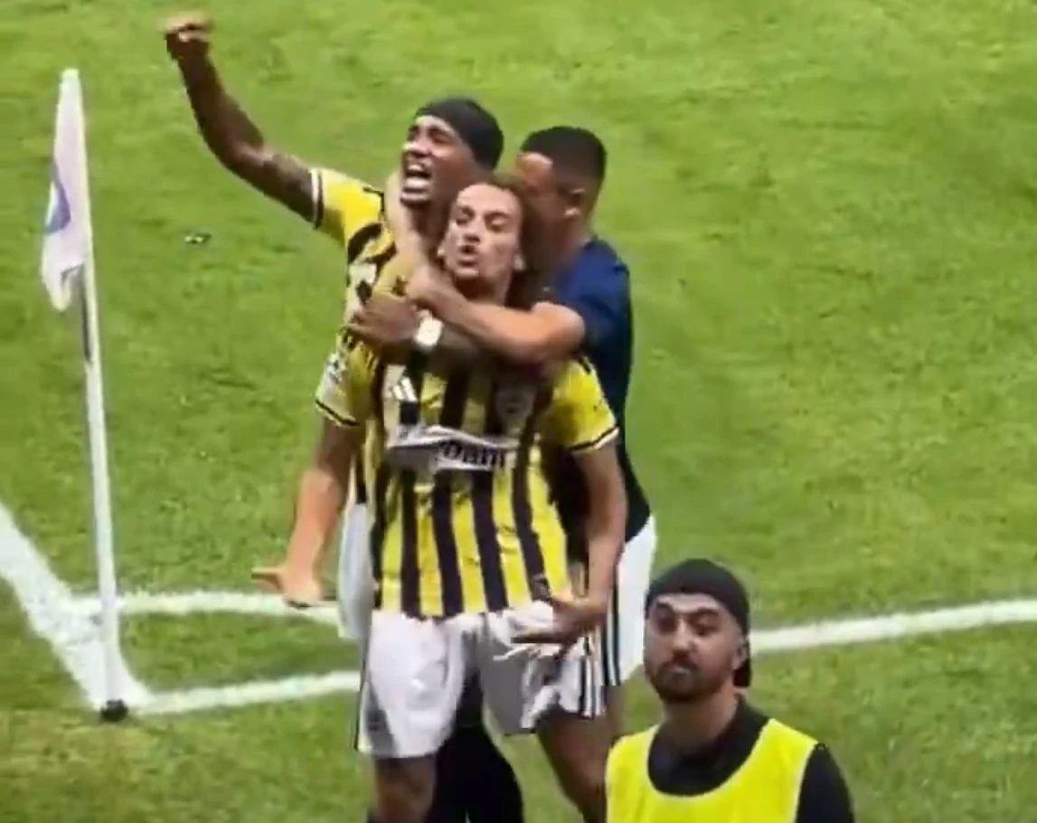 VIDEO | Provocirao cijeli stadion pa nastala masovna tučnjava: Guendouzi u središtu kaosa