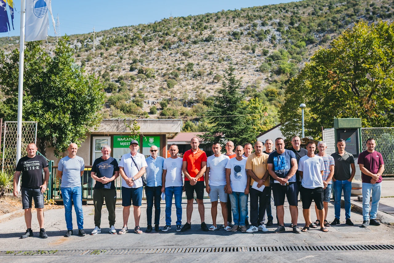 FOTO | Otpušteni radnici Komunalnog okupili se u Opinama: "Nadzorni odbor nije razmatrao naše žalbe"