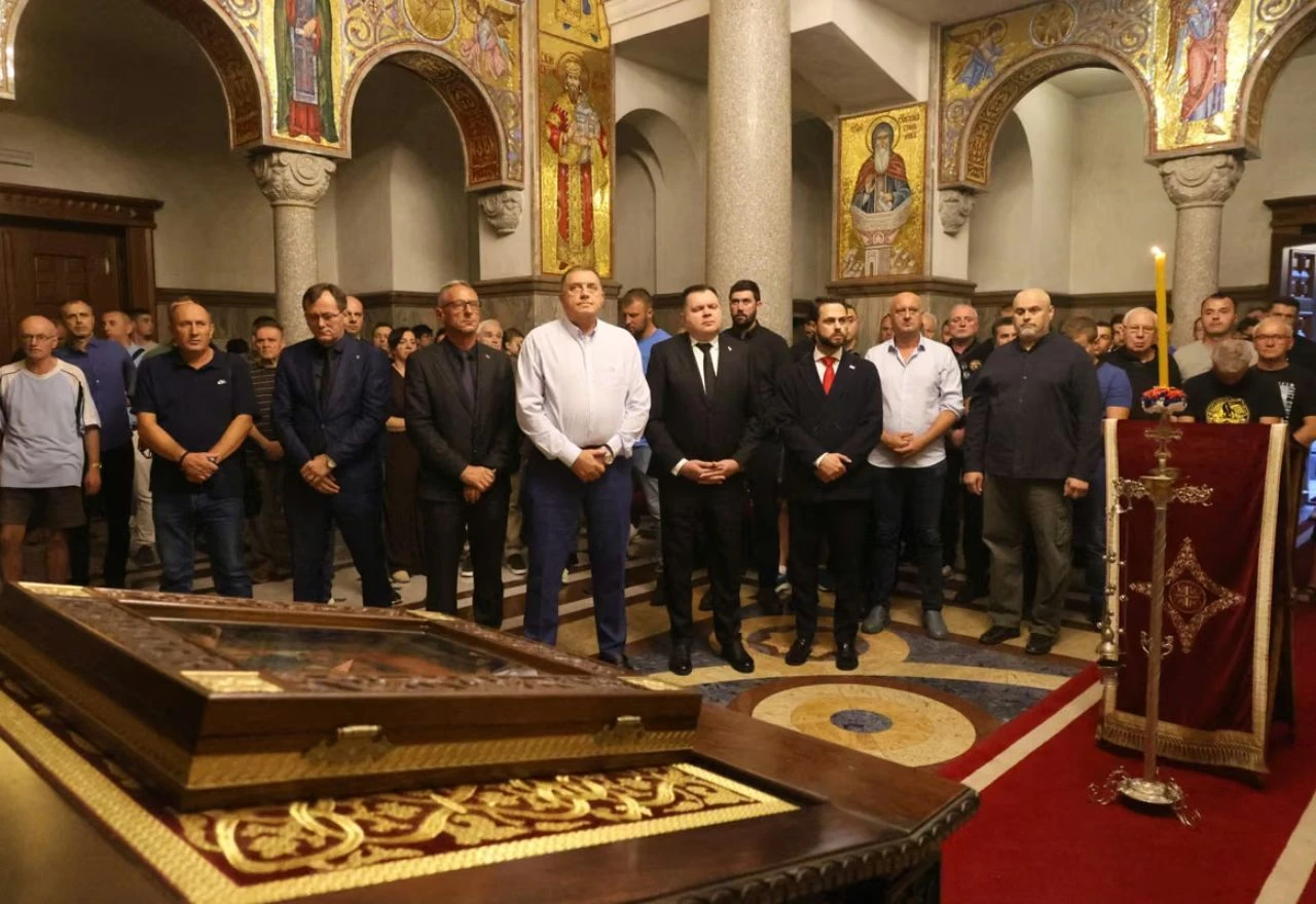 U Banja Luci odana počast Ratku Mladiću, Dodik poručio: "To je bio sud za Srbe"