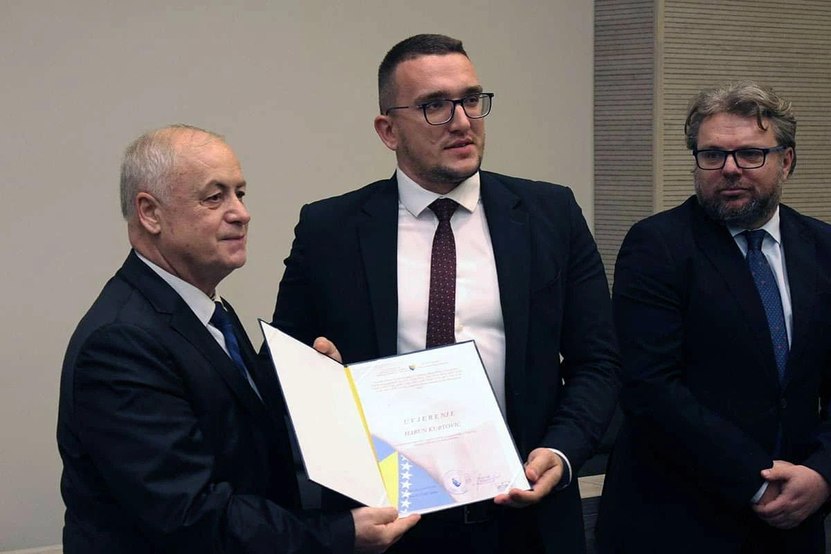 Kurtović odgovorio Džebi: Fetva nije zakon, priča o šerijatu je politička konstrukcija