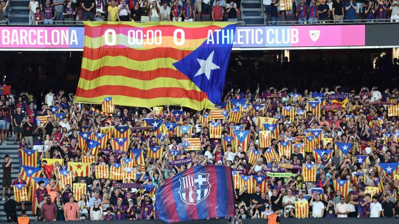 Navijači Barcelone odgovorili na policijsku represiju zbog zastava