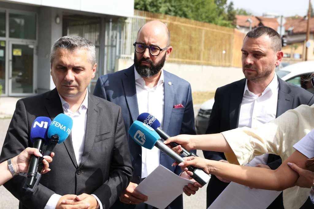 Podnesene kaznene prijave protiv Dodika, Košarca, Stevandića i Stanivukovića zbog Ratka Mladića