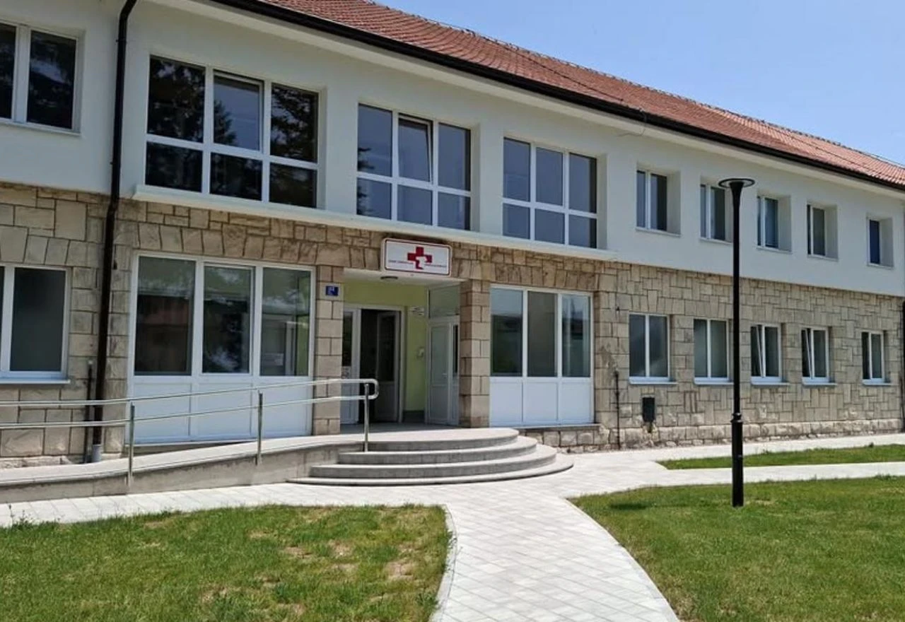 Liječnica iz Tomislavgrada objavila fotografiju Ratka Mladića, traži se njezin otkaz