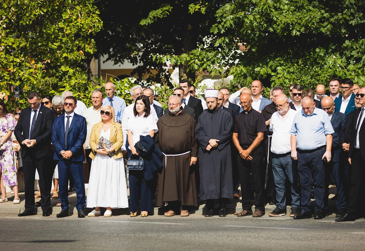 Da nikada više ne bude rata: Odžak dobio Spomenik majkama Posavine