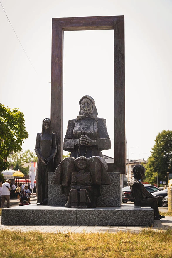 Spomenik koji govori o vjeri, obitelji i opstanku otkriven u Odžaku