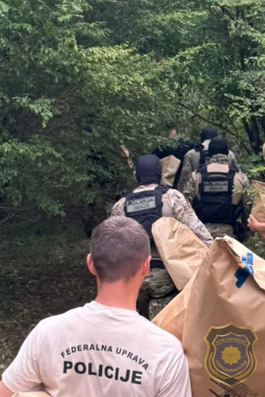 Prišli plantaži kako bi je obrađivali, dočekala ih policija