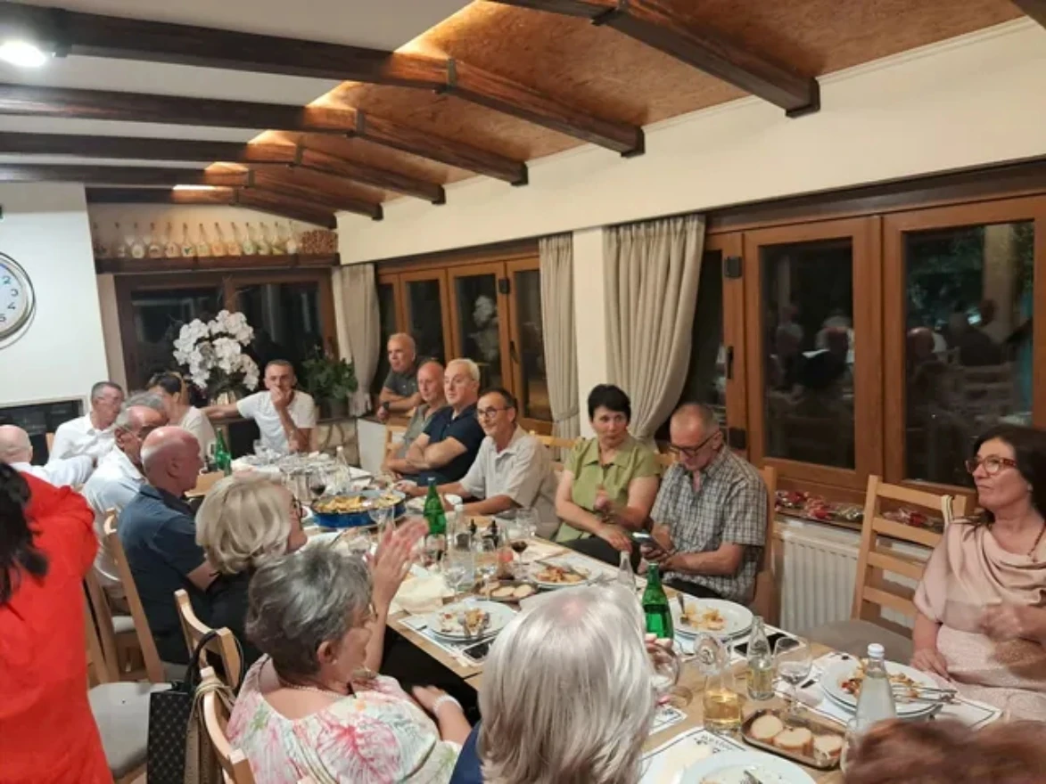Generacija Turističko-ugostiteljske škole Mostar nakon 45 godina od mature ponovno se okupila i pokazala da uvijek zna napraviti dobru feštu
