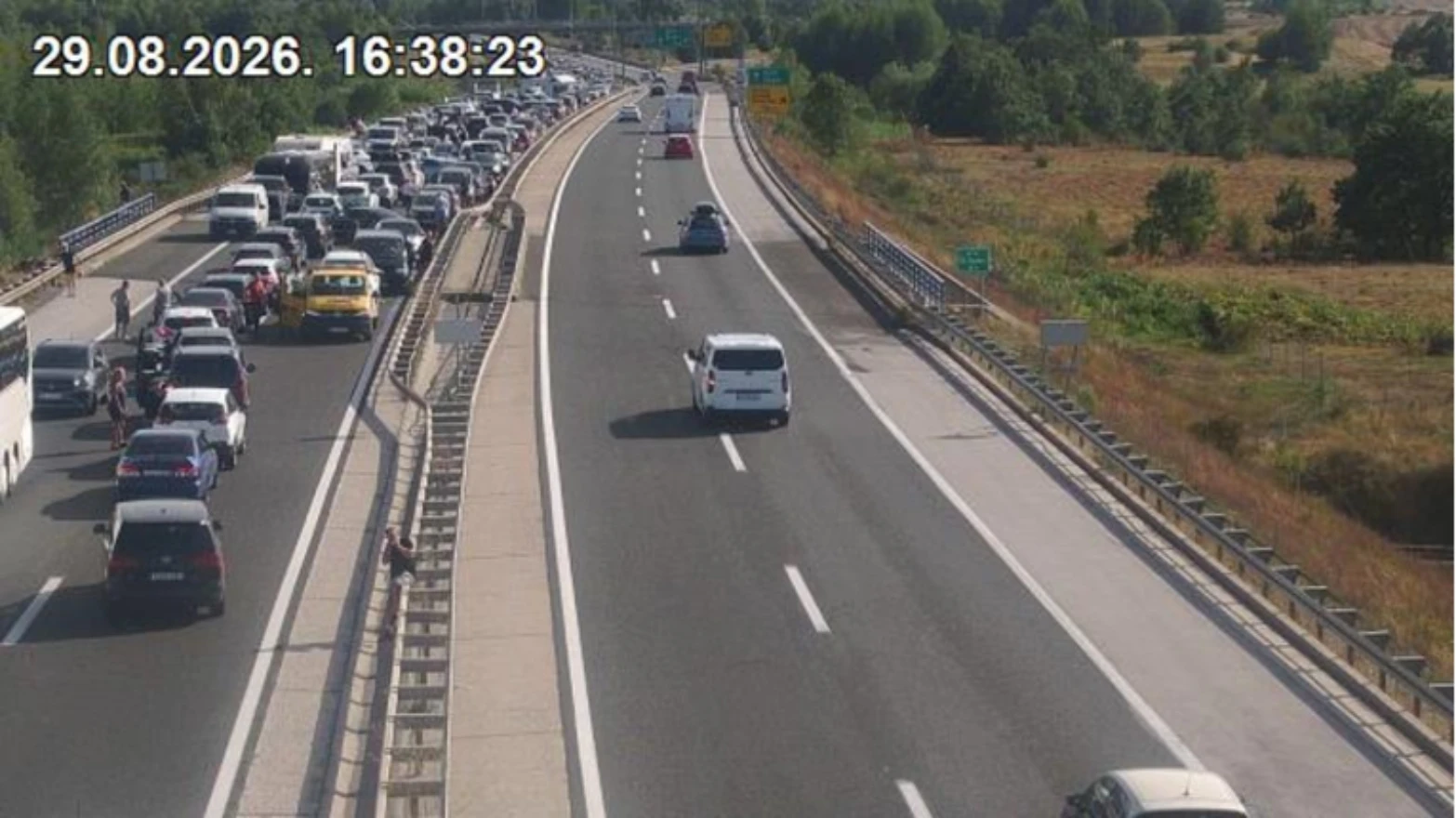 Četvero ozlijeđenih u nesreći na A1: Automobil naletio na radnike, vozači zbog gužve krenuli u suprotnom smjeru