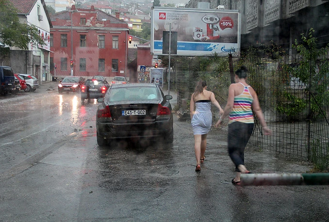 Manje vruće, ali sparno: Poslijepodne stižu pljuskovi i grmljavina