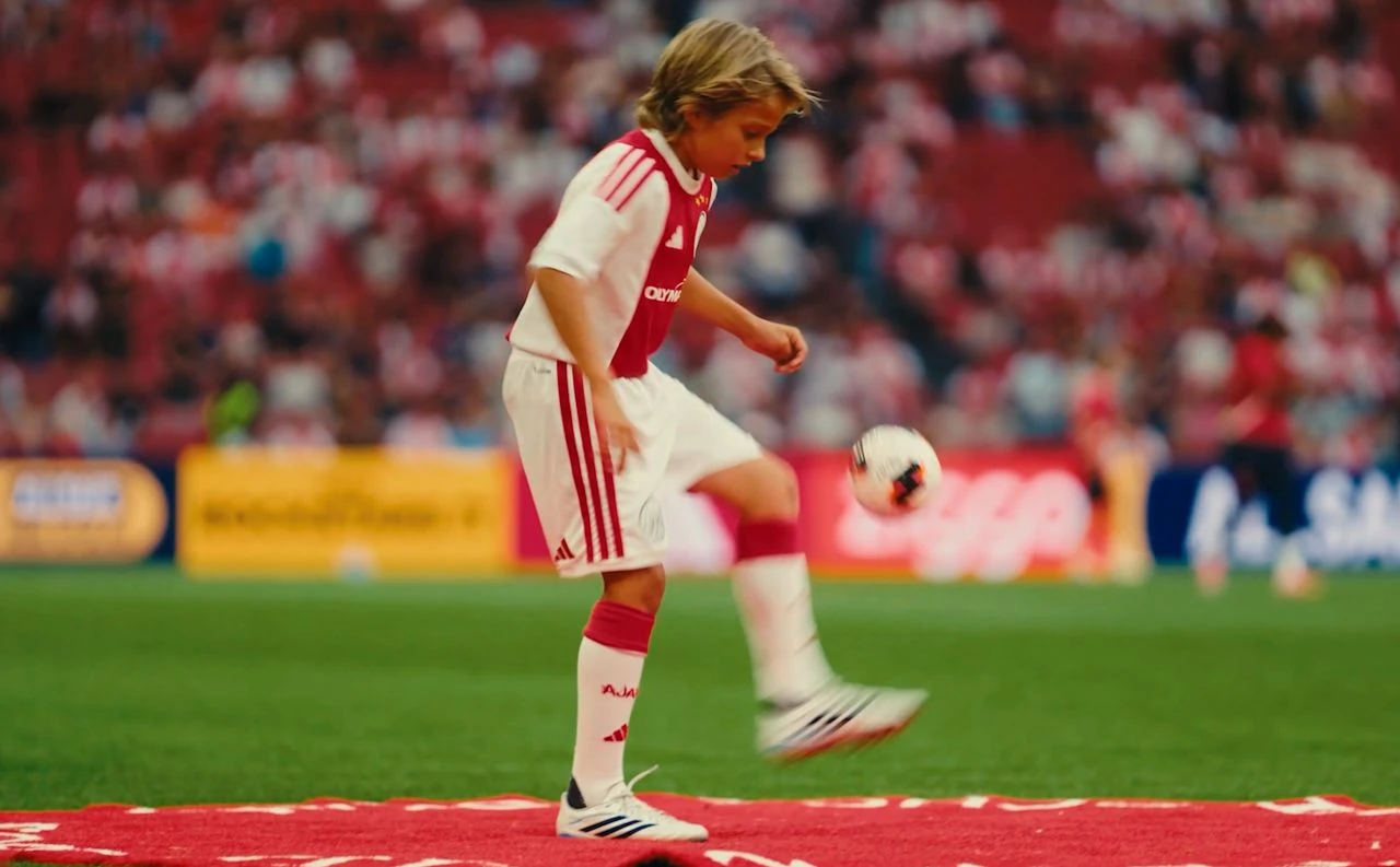 Ovo je Syb Zeldenthuis talentirani klinac iz Ajaxove škole. Pogledajte što može