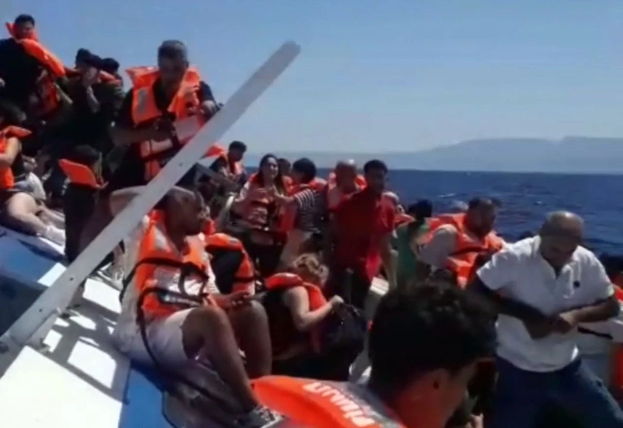 VIDEO | Brod s 267 ljudi prevrnuo se kod Cipra, u tijeku velika akcija spašavanja