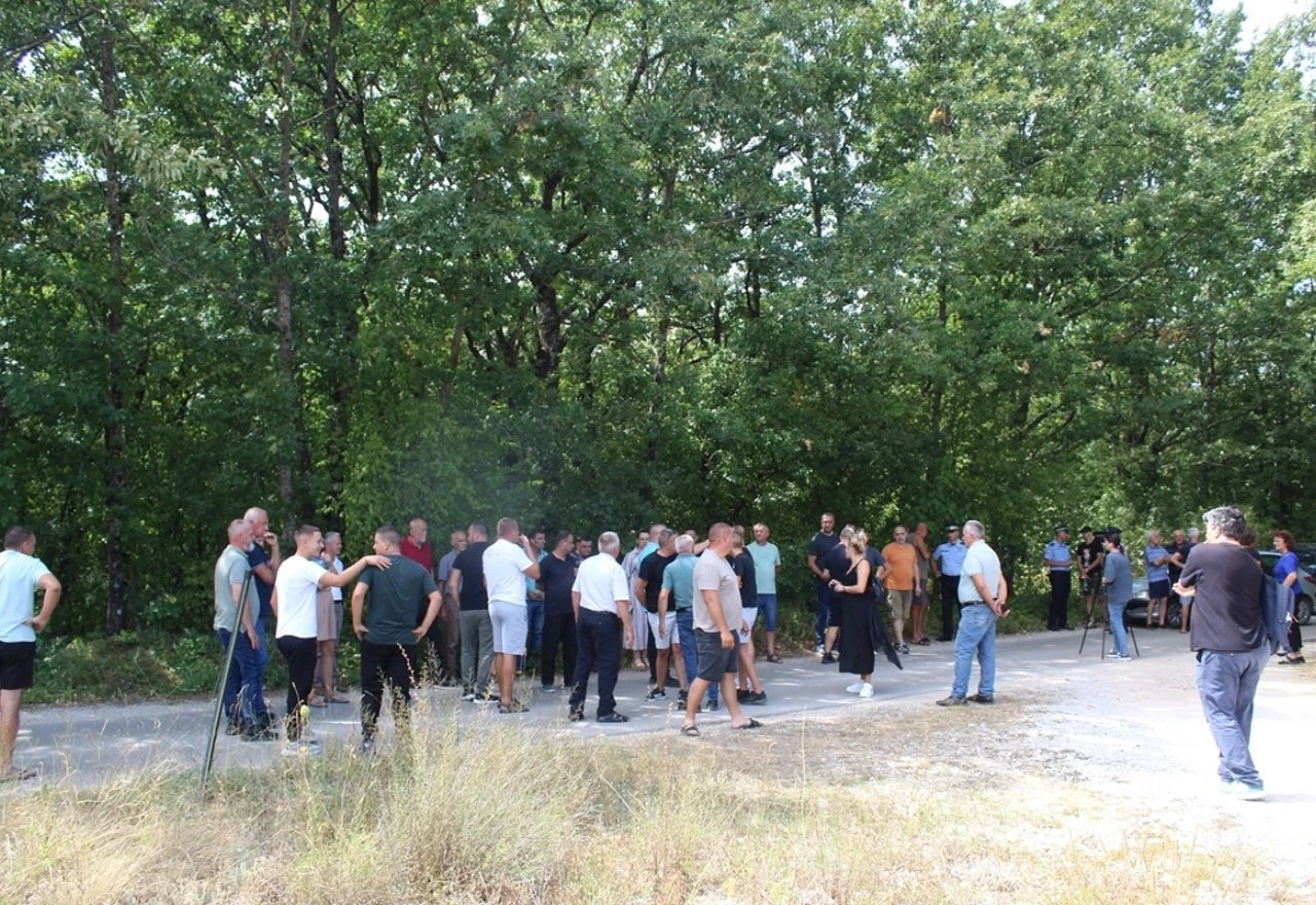 VIDEO | Mještani u Trebinju traže policijske patrole, tvrde da su požari podmetnuti