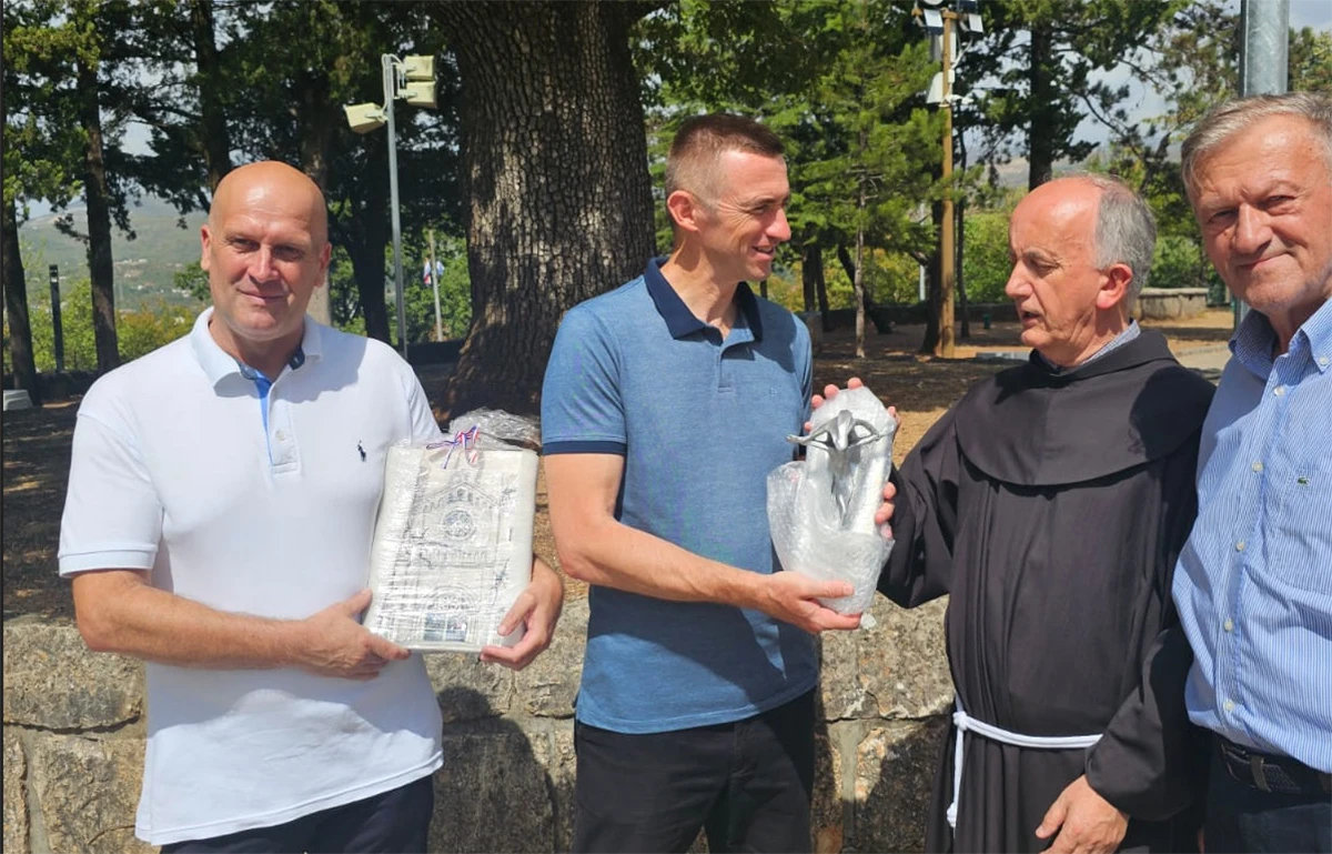 Penava u Hercegovini: Obišao ratno sklonište i Groblje mira