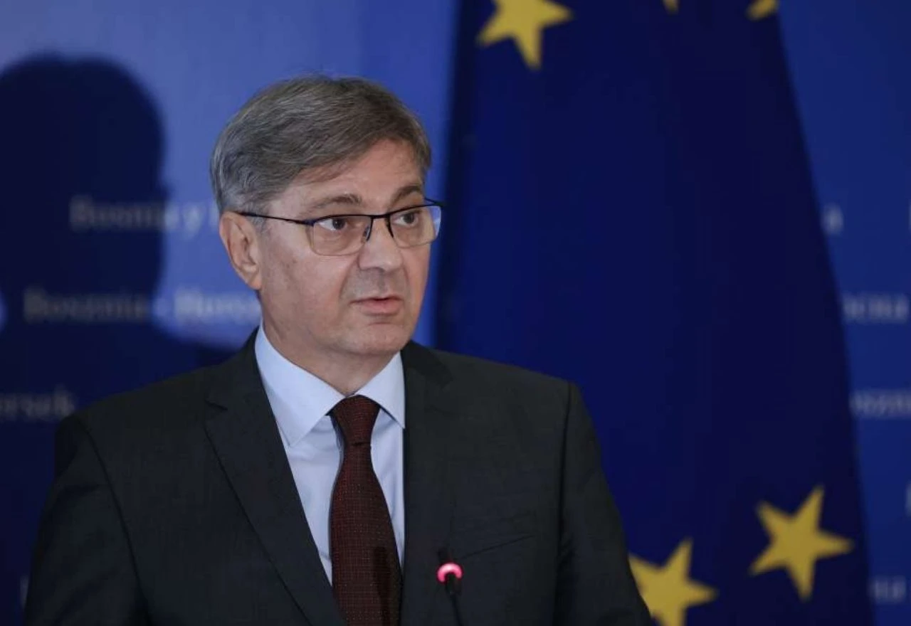 Zvizdić traži obustavu zakona kojim se kažnjava isticanje simbola Armije RBiH