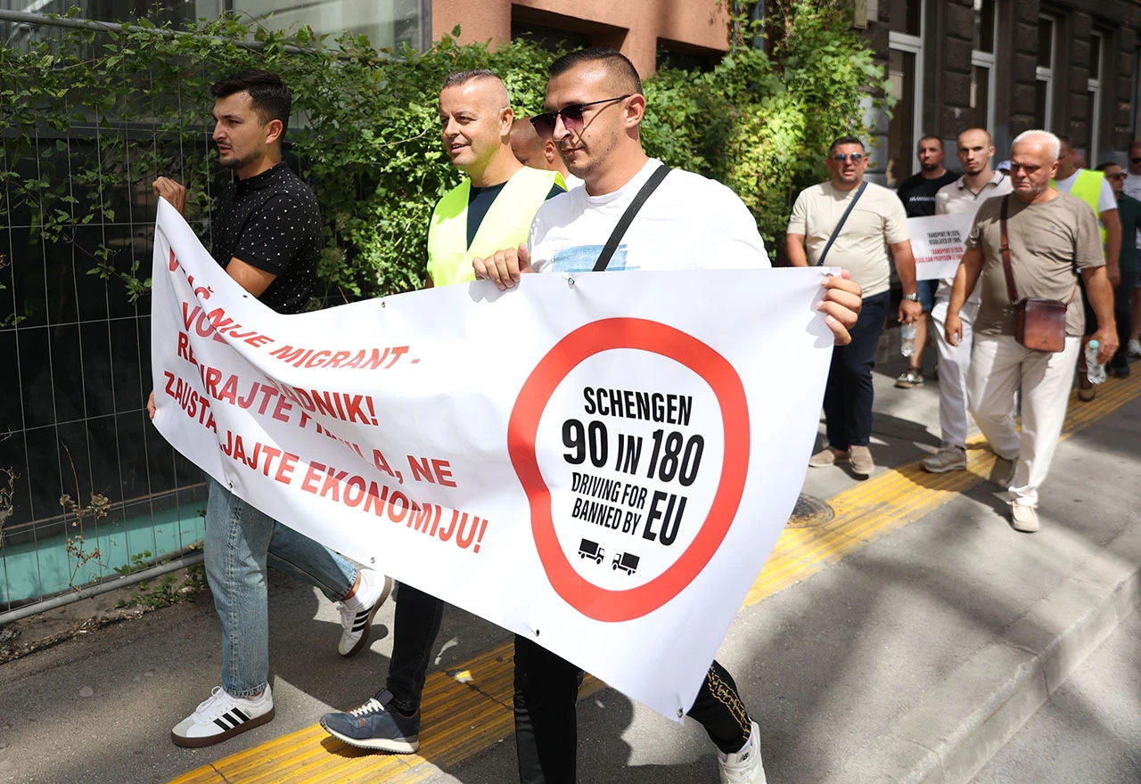 Bh. prevoznici prosvjedovali u Sarajevu, očekuju rješenje za boravak vozača u Schengen zoni