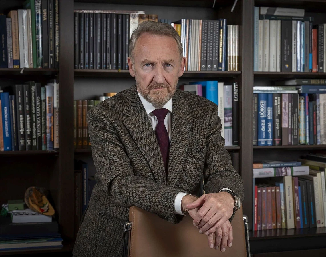 Izetbegović se ispravio i obrušio na lešinare